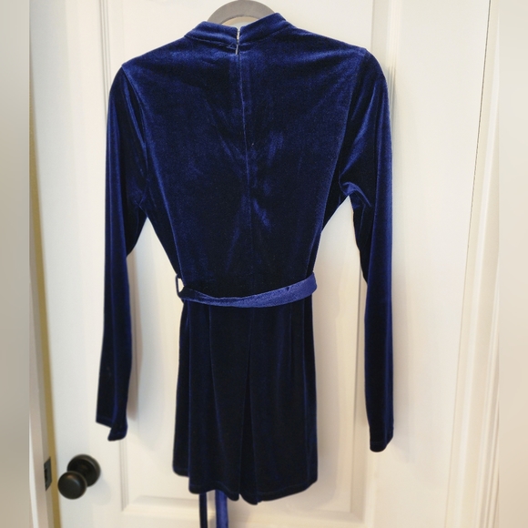 Blue long sleeve velvet romper - Picture 2 of 3